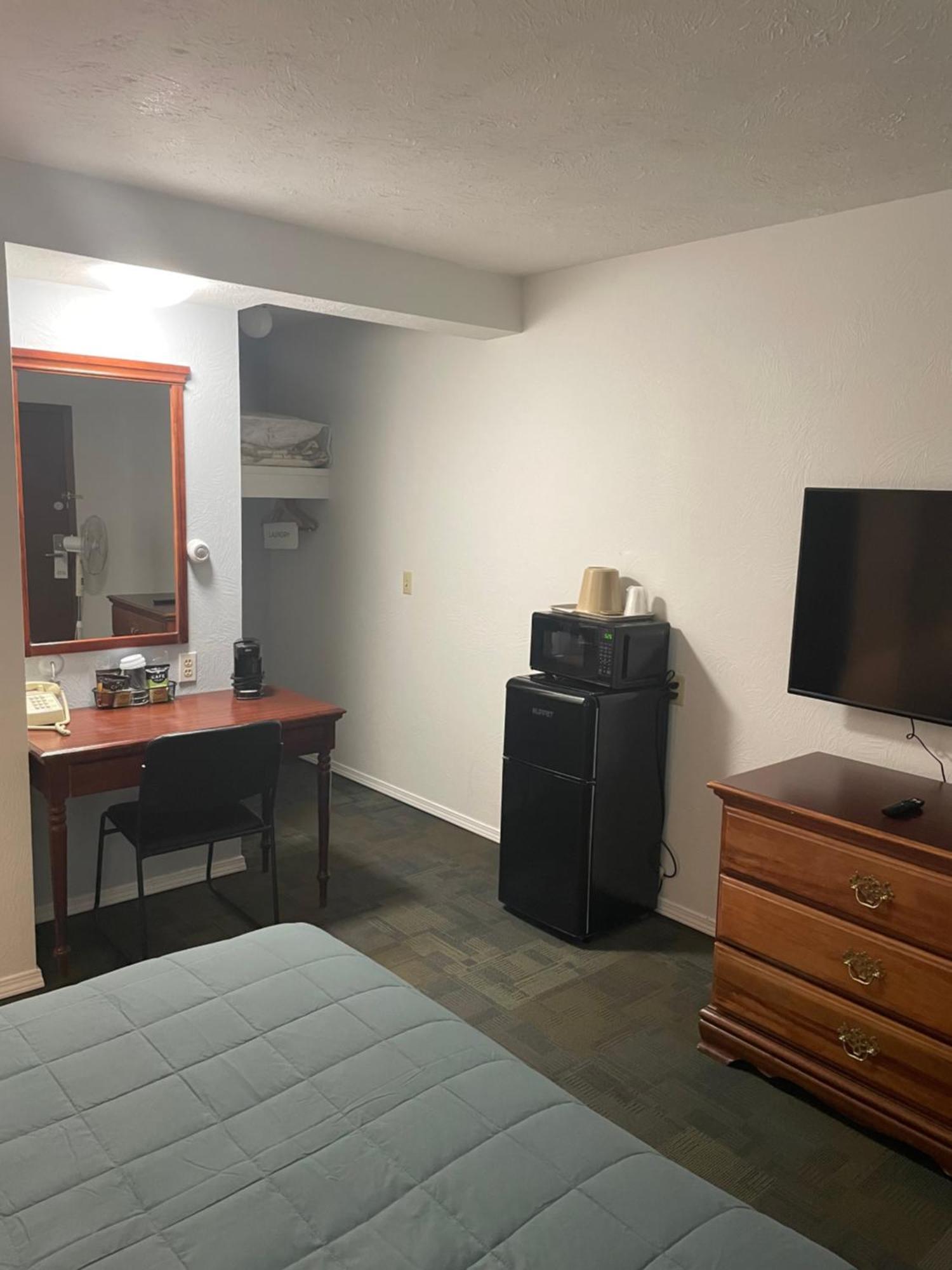 Americas Best Value Inn Полсон Экстерьер фото