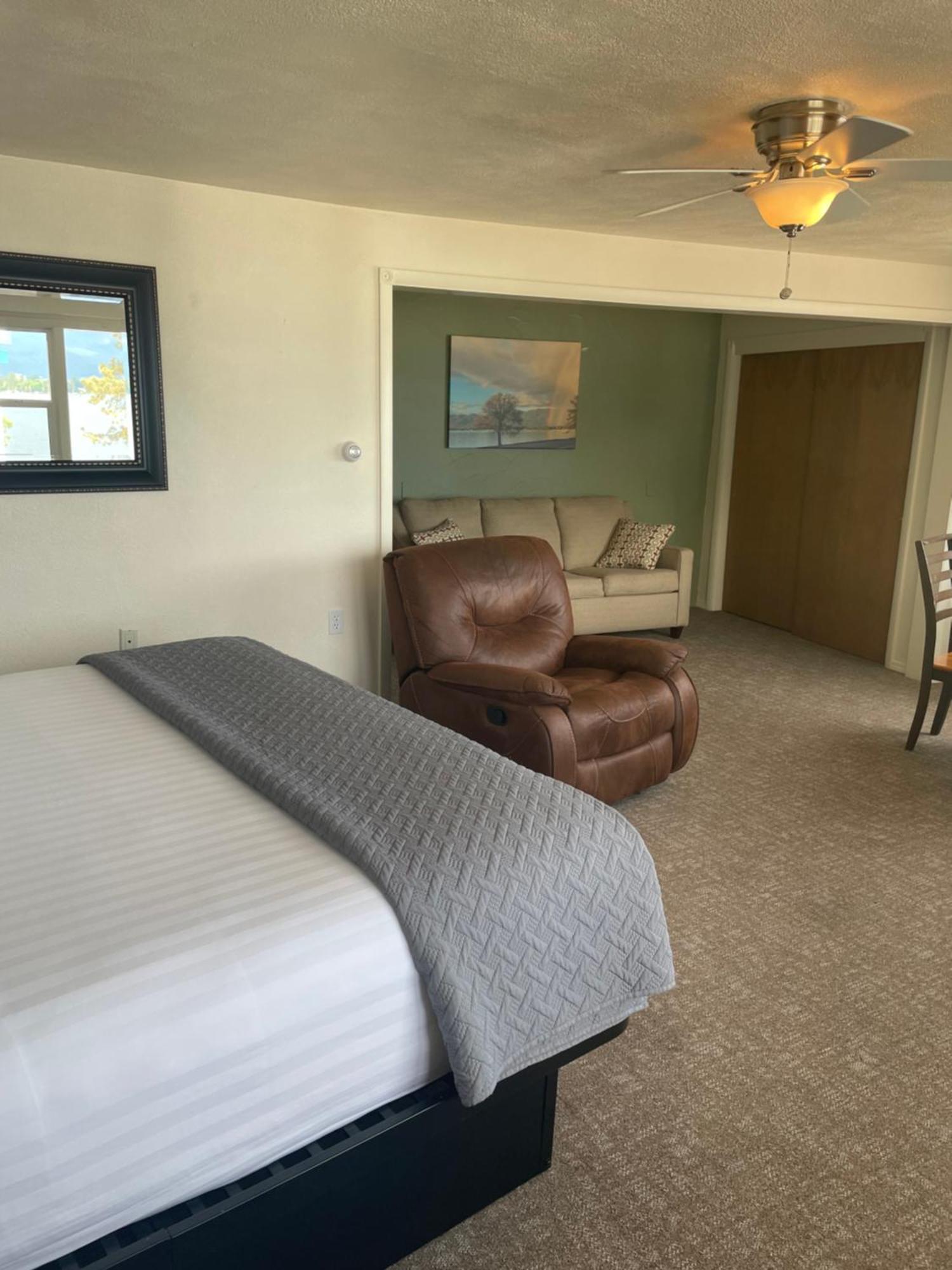 Americas Best Value Inn Полсон Экстерьер фото